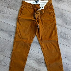 Banana Republic men's Aiden slim chino pants